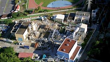 Vue aérienne de la centrale géothermique de Bouillante ©BRGM
